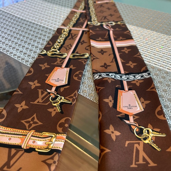 PRE-OWNED Louis Vuitton Brown Silk bandeau - Picture 1 of 4